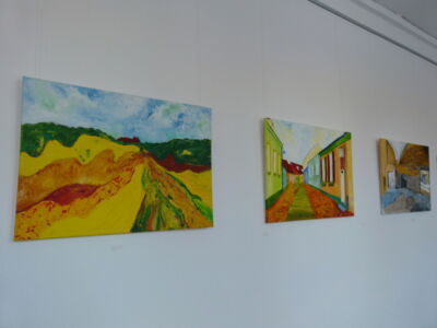 Foto von Bildern der neuen Ausstellung