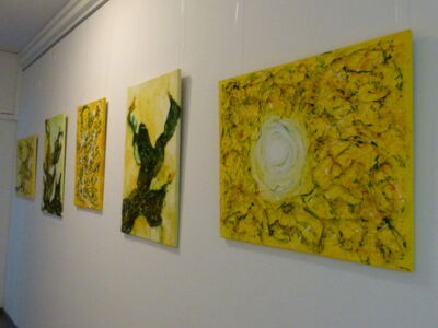 Foto von Bildern der neuen Ausstellung