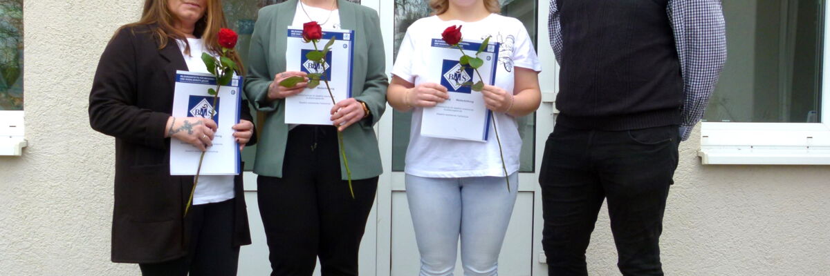 Foto: Absolventen der Klasse PF 22 der Pflegeausbildung an der BMS