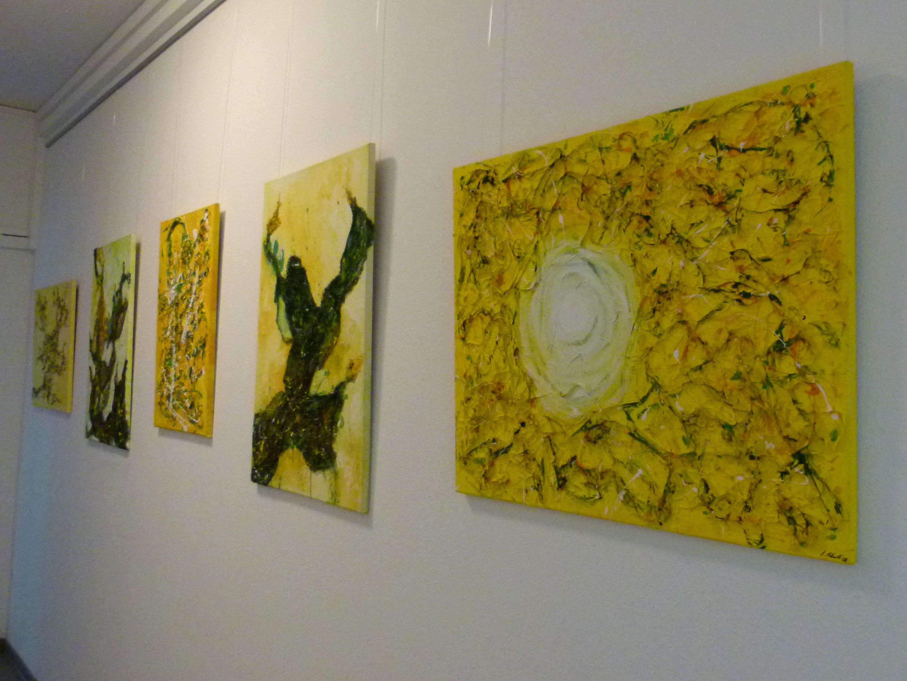 Foto von Bildern der neuen Ausstellung