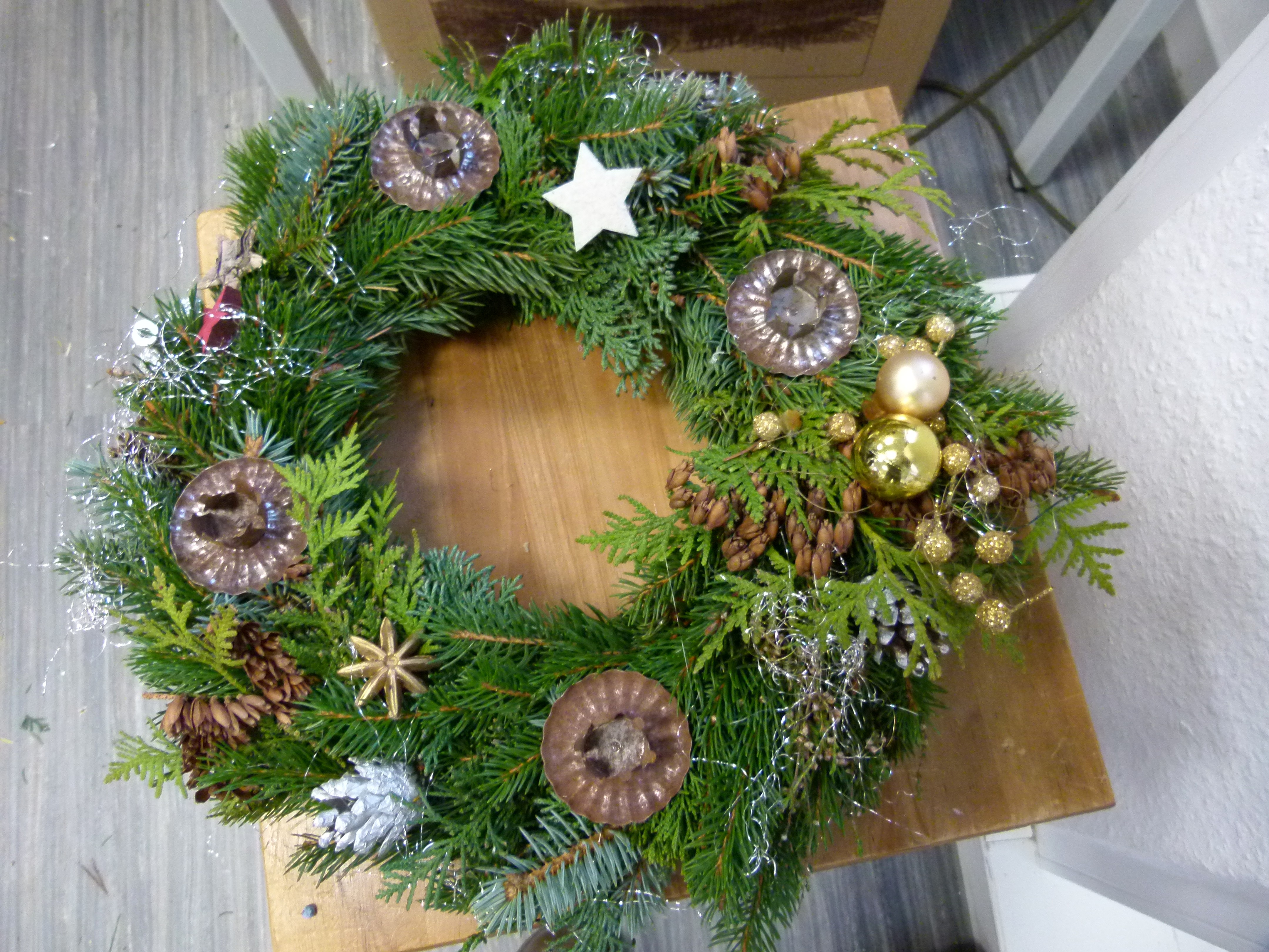 Foto: Adventskranz, frisch hergestellt.